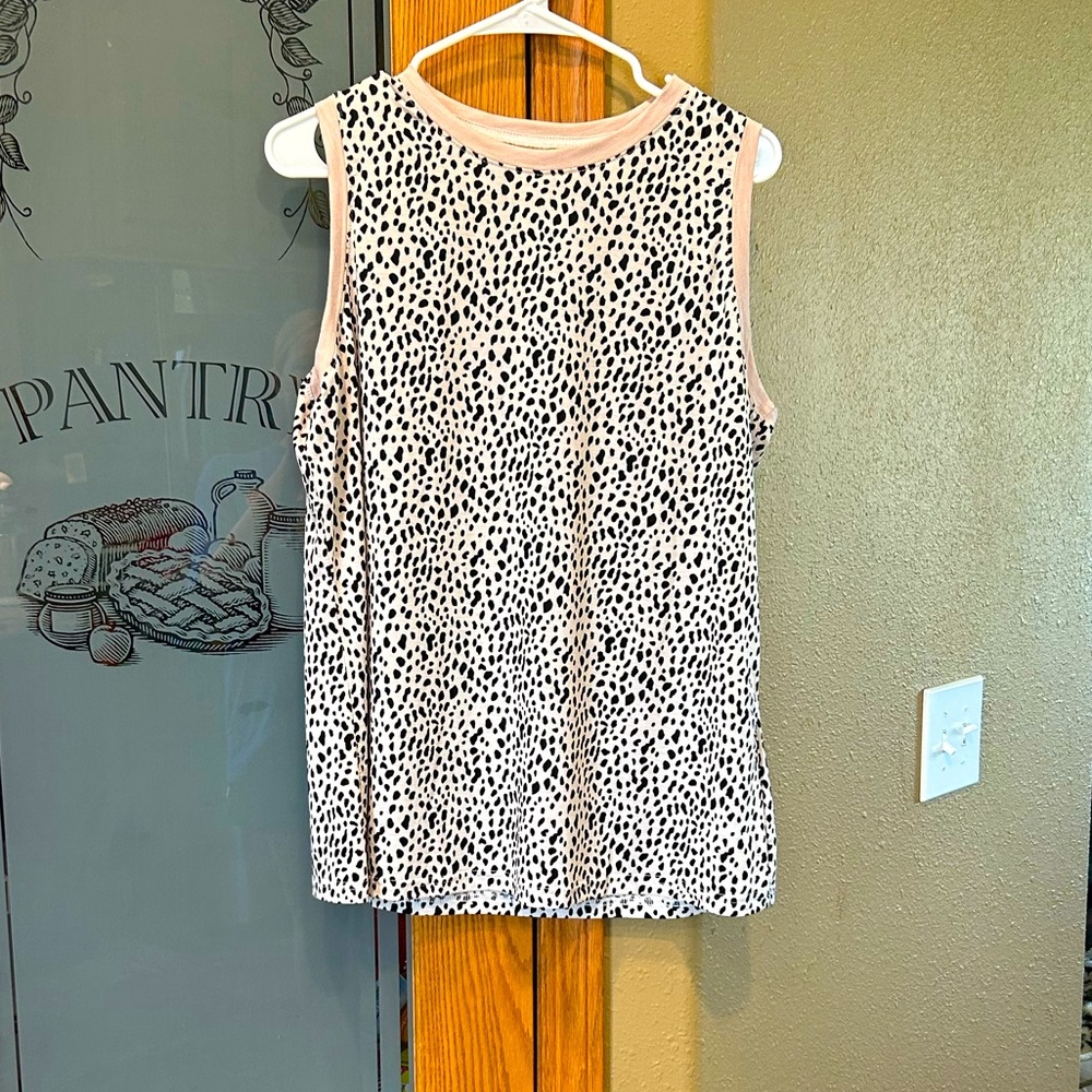 Sleeveless cheetah print top